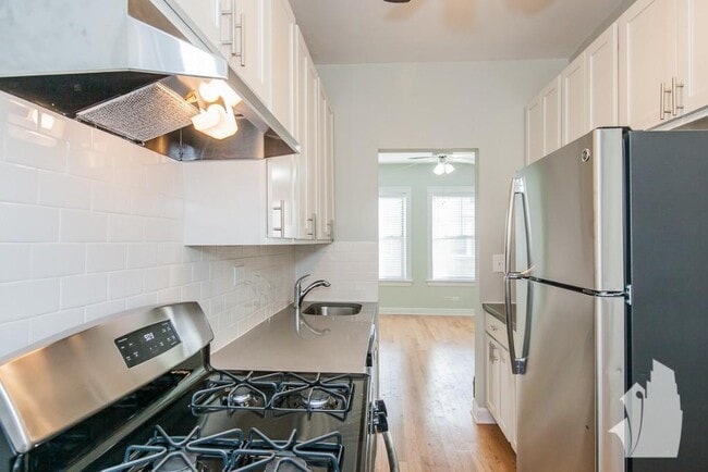 property at 1916 W Winona St