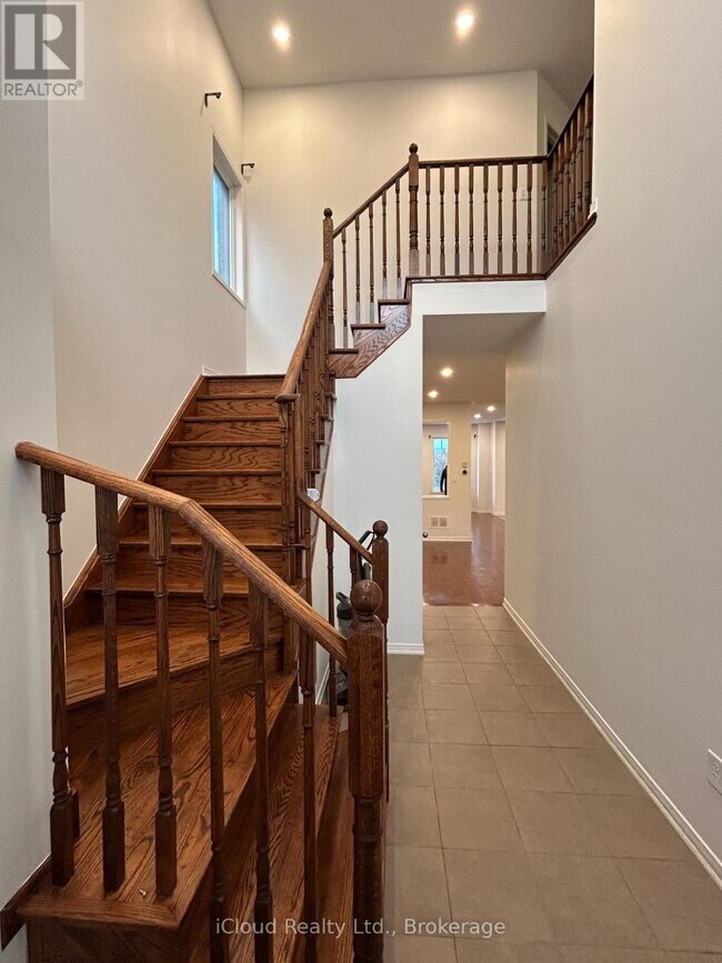 2381 Secreto Dr in Oshawa, ON - Building Photo - Building Photo