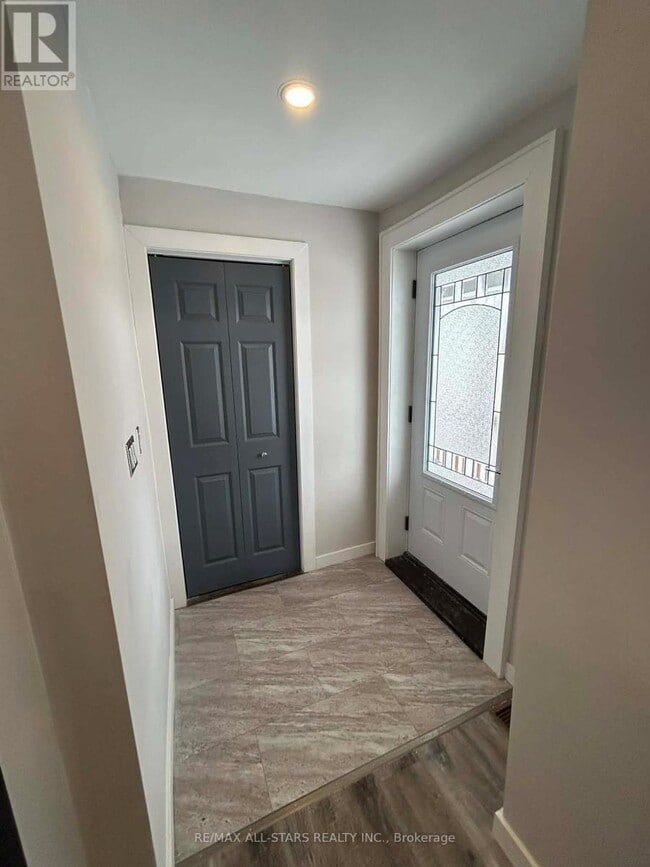 56 Elgin St in Kawartha Lakes, ON - Building Photo - Building Photo