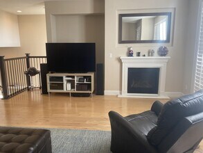 6492 Bayview Dr in Oakland, CA - Building Photo - Building Photo