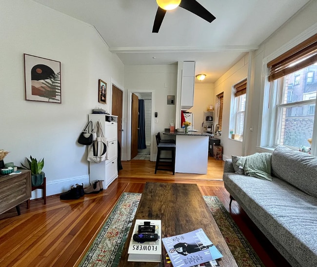 106 Myrtle St in Boston, MA - Building Photo - Building Photo