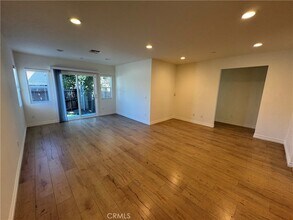 2304 N Catalina St in Burbank, CA - Foto de edificio - Building Photo