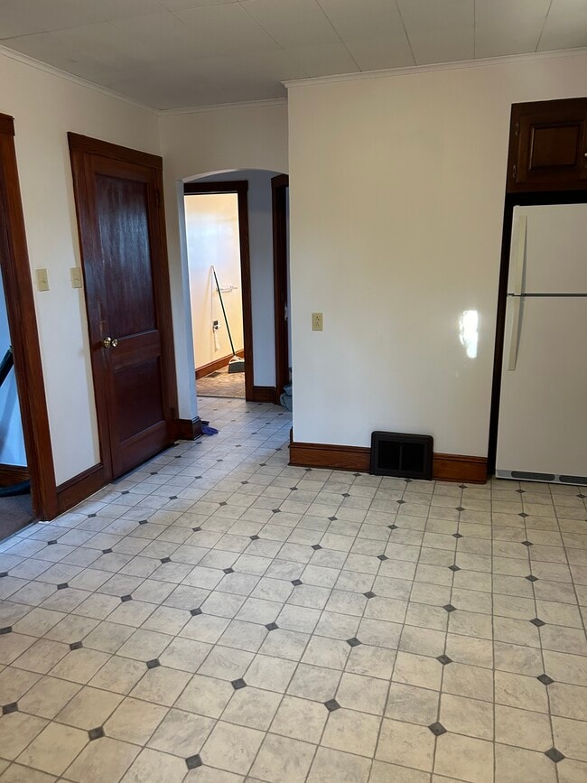 918 E 7th St, Unit First Floor in Bloomsburg, PA - Building Photo - Building Photo