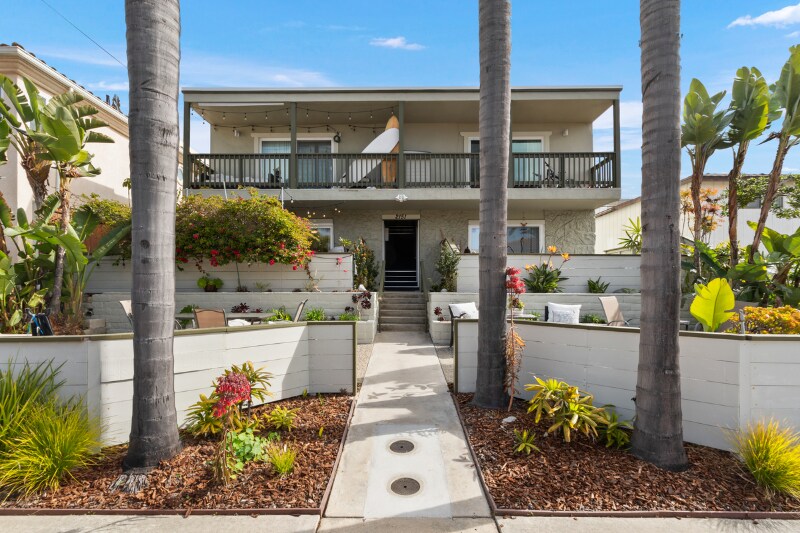 2151 Manchester Ave in Encinitas, CA - Building Photo