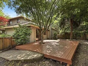 7987 SW Skyhar Dr in Portland, OR - Building Photo - Building Photo