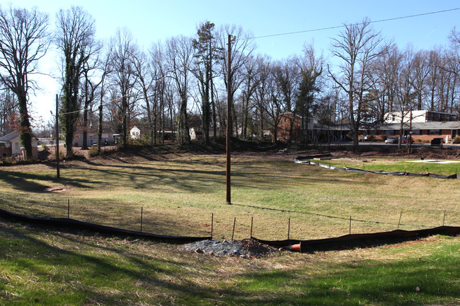 2009 Maywood St in Greensboro, NC - Building Photo - Building Photo