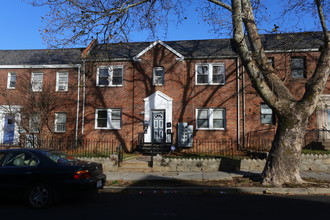 1834 M St NE in Washington, DC - Foto de edificio - Building Photo