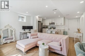 925 Hickory Cres in Milton, ON - Building Photo - Building Photo