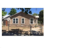 2417 E Lewis Ave in Fresno, CA - Building Photo
