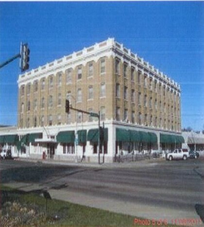 Lewis and Clark Apartments in Mandan, ND - Building Photo