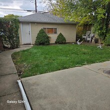 5600 N Mango Ave in Chicago, IL - Building Photo - Building Photo