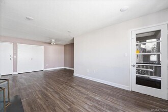 478 Sierra Vista Ln in Valley Cottage, NY - Building Photo - Building Photo