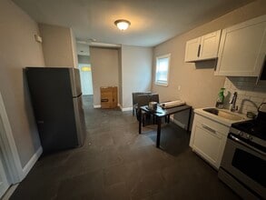 53 Cedar St, Unit #1 in Lynn, MA - Building Photo - Building Photo