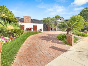 1542 Santiago Dr in Newport Beach, CA - Building Photo - Building Photo