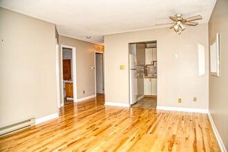 573 Armstrong Rd in Kingston, ON - Building Photo - Building Photo