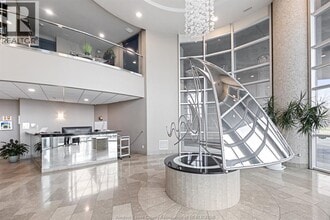 1225 Riverside Dr W in Windsor, ON - Foto de edificio - Building Photo