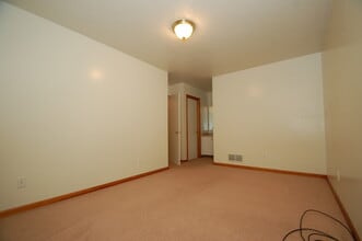 527 S Silverwood Ln in Goshen, IN - Building Photo - Building Photo