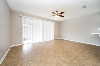 5860 Sandstone Way in Jacksonville, FL - Foto de edificio - Building Photo