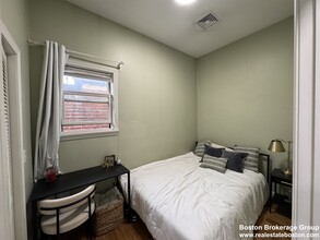 195 W 3rd St, Unit 5 in Boston, MA - Foto de edificio - Building Photo