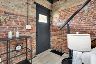 1010 Bruck St in Columbus, OH - Building Photo - Building Photo