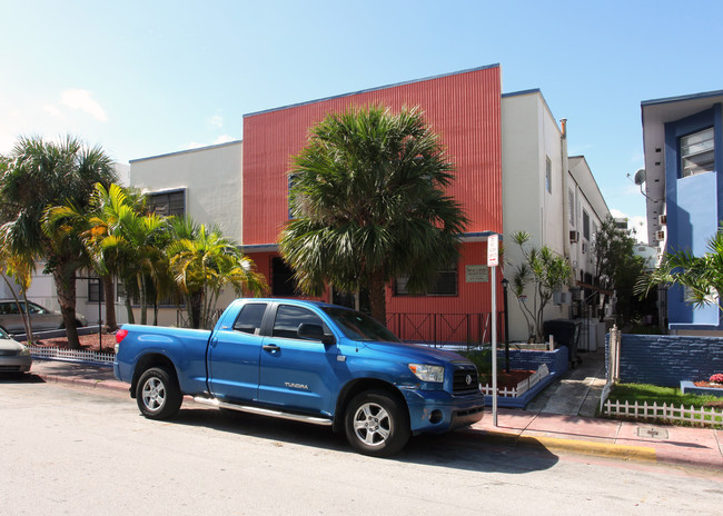 Deco Lindo Apartments in Miami Beach, FL - Foto de edificio - Building Photo