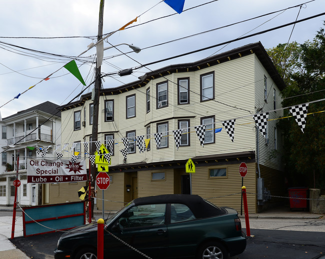 10-16 Veazie St in Providence, RI - Foto de edificio - Building Photo