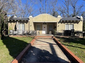 2713 Vineville Ave in Macon, GA - Building Photo