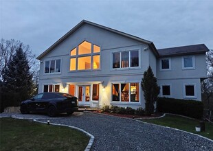 8 Skahen Dr in Tomkins Cove, NY - Foto de edificio - Building Photo