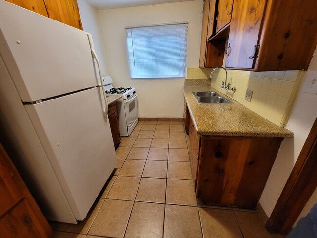 2360 Walgrove Ave, Unit 3