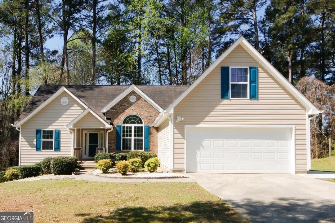 1574 Stephens Pond View in Loganville, GA - Building Photo