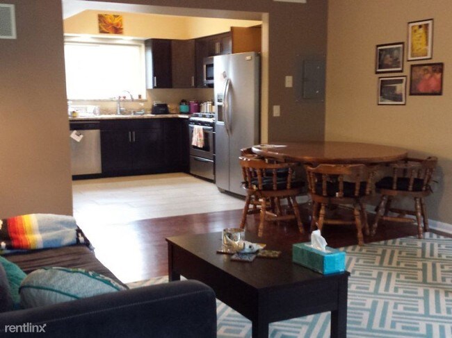 1610 W Jarvis Ave-Unit -Apt 2C in Chicago, IL - Building Photo - Building Photo