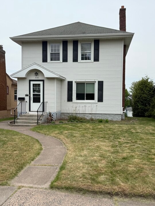 1914 Lawn St in Duluth, MN - Foto de edificio