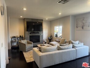 1739 S Barrington Ave in Los Angeles, CA - Building Photo - Building Photo