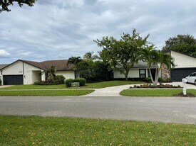 7360 San Sebastian Dr in Boca Raton, FL - Building Photo