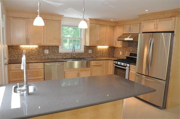 property at 11 Rockland Pl