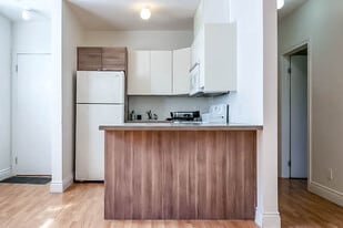 1015 Dupont St in Toronto, ON - Building Photo