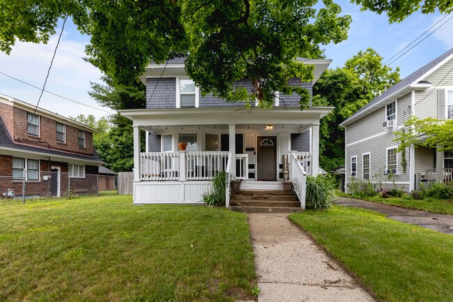property at 825 Bates St SE
