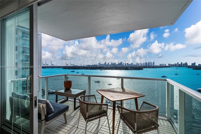 1000 West Ave, Unit # 1116 in Miami Beach, FL - Building Photo - Building Photo