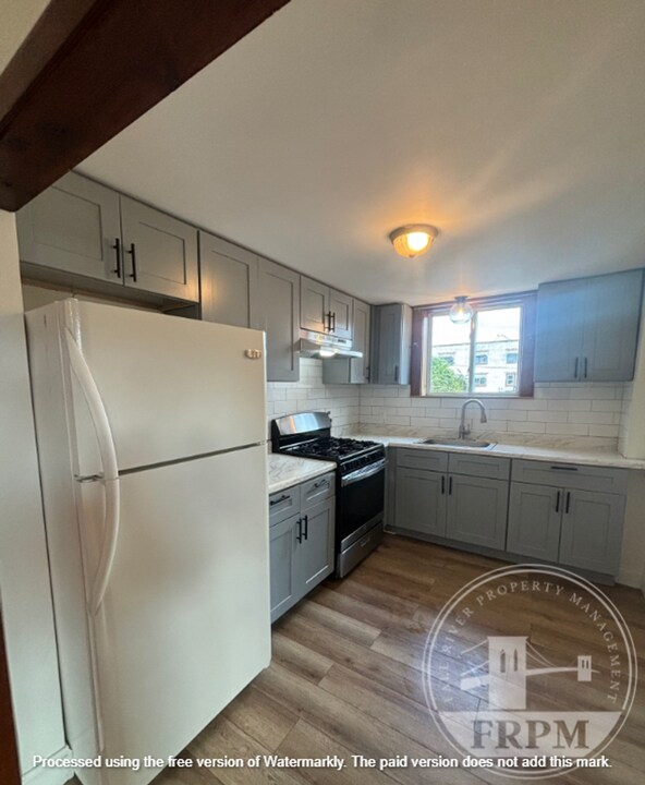 90 Montaup St in Fall River, MA - Building Photo