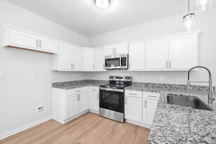 104 W Point Dr in Clarksville, TN - Building Photo