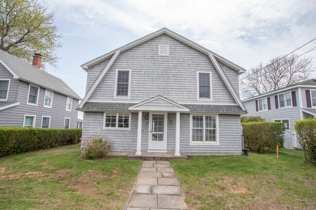 69 Chapman Ave in Westbrook, CT - Building Photo - Building Photo