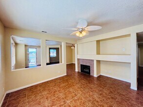 36742 37th St E in Palmdale, CA - Building Photo - Building Photo