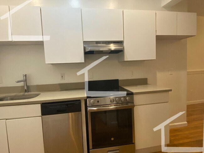 property at 8 Cleveland Pl