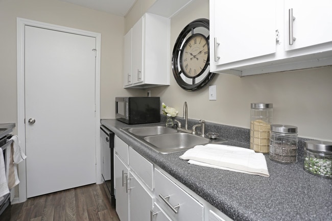 Hartwell Cove Apartments in Anderson, SC - Building Photo - Interior Photo