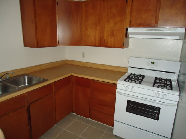 240 Holly St in Vallejo, CA - Building Photo - Building Photo