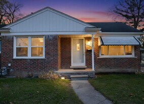 9924 Woodring St in Livonia, MI - Building Photo