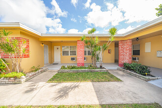 112 NW 10th St in Homestead, FL - Building Photo - Building Photo