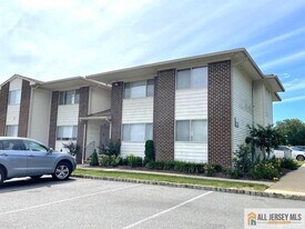 1310 Bradley Ct in Princeton, NJ - Building Photo