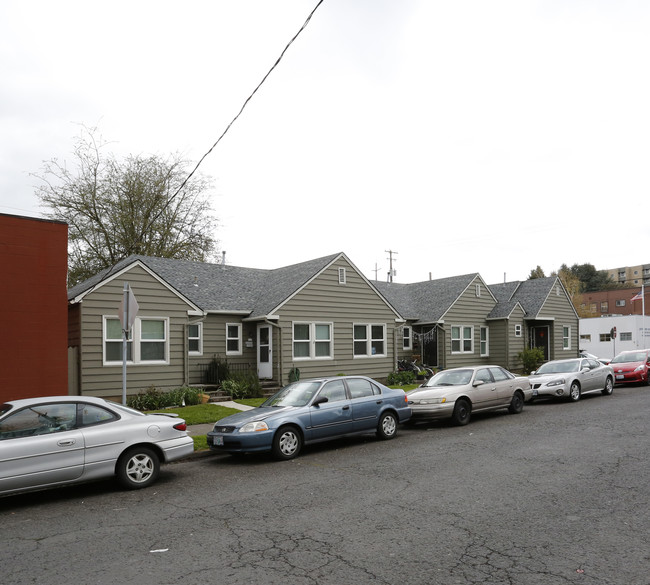 Schuyler Court in Portland, OR - Foto de edificio - Building Photo