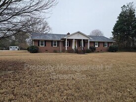 104 S Orchard Dr in Taylors, SC - Building Photo